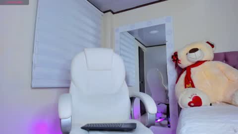 Snapshot of issabellarodriguez chatting on January 13, 2025, 5:23 am Isa online show from January 13, 2025, 5:23 am