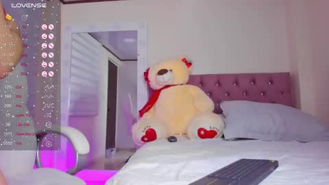 Snapshot of issabellarodriguez chatting on March 11, 2025, 6:32 am Isa online show from March 11, 2025, 6:32 am