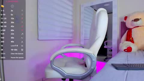 Isa  online show from February 3, 2026, 5:27 am