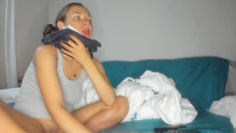 Issabelle online show from September 11, 2025, 5:40 am