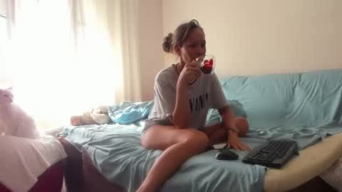 Snapshot of issabelle_69 chatting on June 27, 2026, 5:45 am Issabelle online show from June 27, 2026, 5:45 am
