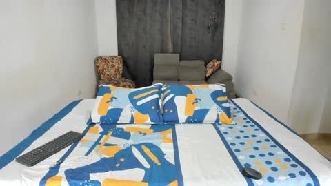 Snapshot of issalovexxx chatting on December 2, 2024, 5:26 am Isabella  online show from December 2, 2024, 5:26 am