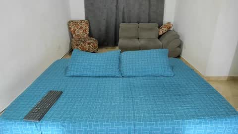 Snapshot of issalovexxx chatting on January 9, 2025, 5:34 am Isabella  online show from January 9, 2025, 5:34 am