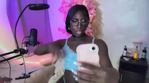 Snapshot of isseymz chatting on March 24, 2026, 1:21 am Iseey online show from March 24, 2026, 1:21 am