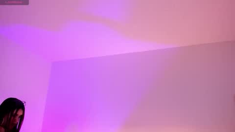 issis_smith online show from October 28, 2025, 3:43 am