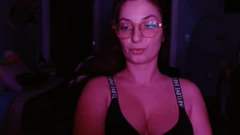 Bella Bloom online show from December 20, 2024, 6:29 am