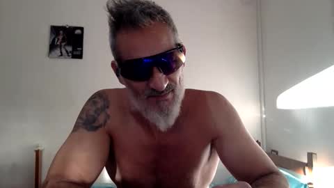 Snapshot of italiankingstripper chatting on February 7, 2026, 10:19 am italiankingstripper online show from February 7, 2026, 10:19 am