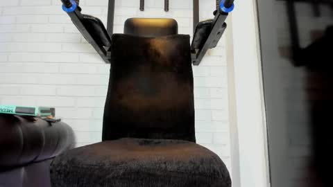 Italo Moore online show from October 8, 2025, 11:19 am