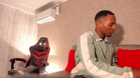 itanxfor online show from November 30, 2025, 12:53 pm