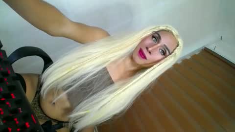 Snapshot of its_me_cesleste chatting on June 1, 2026, 8:16 am its_me_cesleste online show from June 1, 2026, 8:16 am