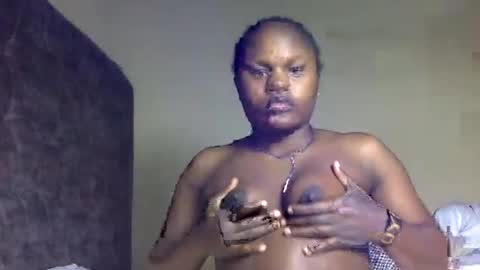Snapshot of its_slut_bella chatting on August 1, 2026, 9:30 am its_slut_bella online show from August 1, 2026, 9:30 am