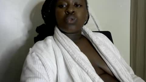 Snapshot of its_sweet chatting on December 2, 2024, 8:55 pm BigAss horny online show from December 2, 2024, 8:55 pm