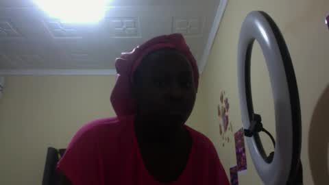 Snapshot of its_sweet chatting on November 1, 2025, 5:31 am BigAss horny online show from November 1, 2025, 5:31 am