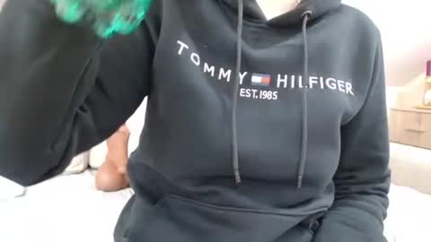 Busty mommy online show from November 9, 2025, 4:27 pm