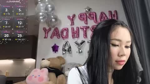 Queen Liya online show from October 16, 2025, 10:33 pm