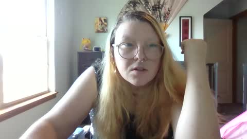 Snapshot of itsglitch222 chatting on September 13, 2025, 9:14 pm Itsglitchh222 online show from September 13, 2025, 9:14 pm