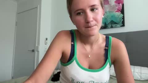 Snapshot of itsssosierra chatting on December 4, 2024, 11:35 pm  Sierra  online show from December 4, 2024, 11:35 pm