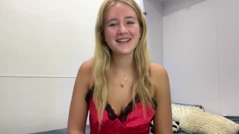 Snapshot of itsssosierra chatting on February 3, 2025, 8:03 pm  Sierra  online show from February 3, 2025, 8:03 pm