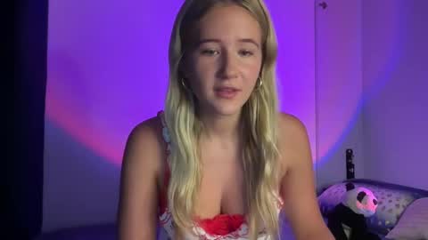 Snapshot of itsssosierra chatting on February 26, 2025, 7:49 pm  Sierra  online show from February 26, 2025, 7:49 pm