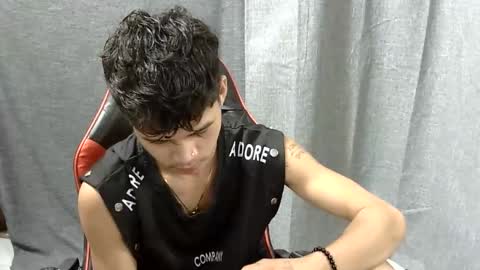 itzme_john online show from April 5, 2026, 7:44 pm