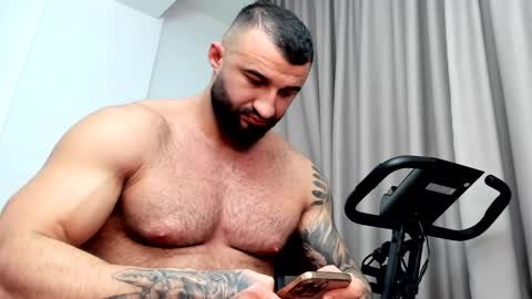 iustinmucle95 online show from December 24, 2024, 9:55 pm