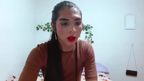 Snapshot of ivonne_claire chatting on February 16, 2026, 1:02 am ivonne online show from February 16, 2026, 1:02 am