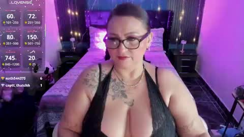 Snapshot of ivonnee17_ chatting on July 2, 2026, 3:23 am Ivonne online show from July 2, 2026, 3:23 am