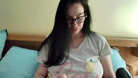 Snapshot of ivoryorchid chatting on December 17, 2024, 3:49 pm Ivory online show from December 17, 2024, 3:49 pm