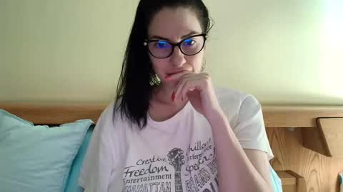 Snapshot of ivoryorchid chatting on January 4, 2025, 7:23 pm Ivory online show from January 4, 2025, 7:23 pm