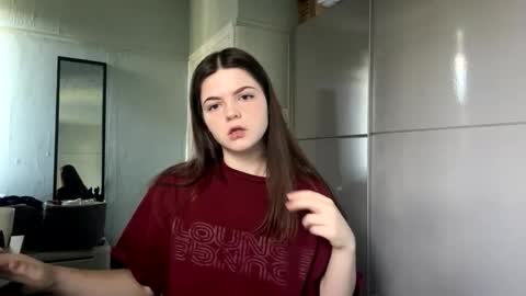 ivy2108 online show from April 21, 2026, 3:17 pm