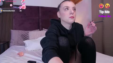 Snapshot of ivydoll_xxx chatting on December 5, 2024, 6:43 am Ivy online show from December 5, 2024, 6:43 am
