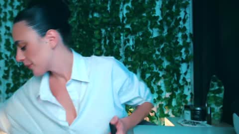 Snapshot of ivyjonson chatting on December 8, 2024, 1:36 pm Miss Ivy online show from December 8, 2024, 1:36 pm