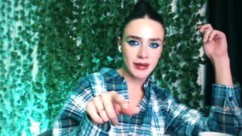 Snapshot of ivyjonson chatting on December 22, 2024, 11:09 pm Miss Ivy online show from December 22, 2024, 11:09 pm