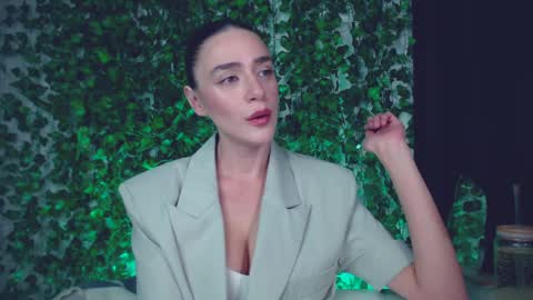 Snapshot of ivyjonson chatting on December 26, 2024, 5:19 pm Miss Ivy online show from December 26, 2024, 5:19 pm