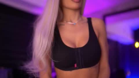 IvyRowa online show from February 1, 2026, 6:06 pm