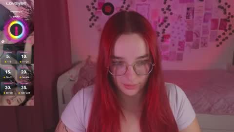 Snapshot of iwi_wi_wi chatting on October 24, 2025, 2:35 pm Daisy online show from October 24, 2025, 2:35 pm