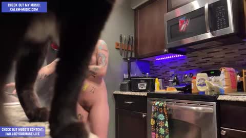 Muse hethey online show from November 29, 2025, 10:57 pm