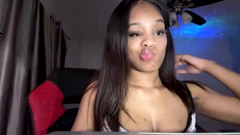 Snapshot of iysisfv chatting on February 3, 2025, 7:51 am iysisfv online show from February 3, 2025, 7:51 am