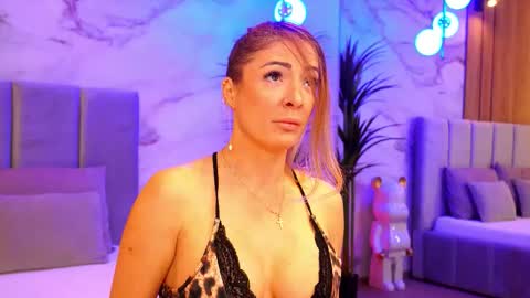 izabelle_02 online show from January 19, 2026, 6:06 am
