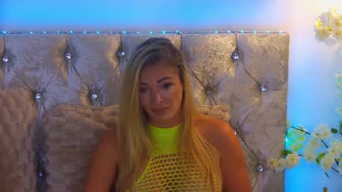Snapshot of izabellle02 chatting on August 1, 2026, 3:28 am Izabella online show from August 1, 2026, 3:28 am