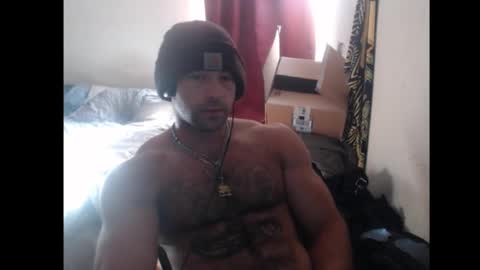 Snapshot of izak144 chatting on October 17, 2025, 4:42 pm izak144 online show from October 17, 2025, 4:42 pm
