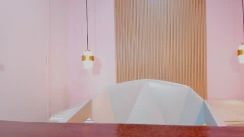 izelevans online show from March 3, 2026, 12:11 pm