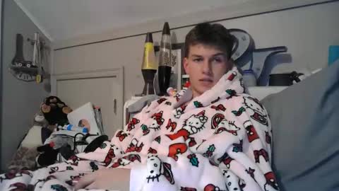 Snapshot of izzame2 chatting on November 17, 2025, 2:50 am Willis online show from November 17, 2025, 2:50 am