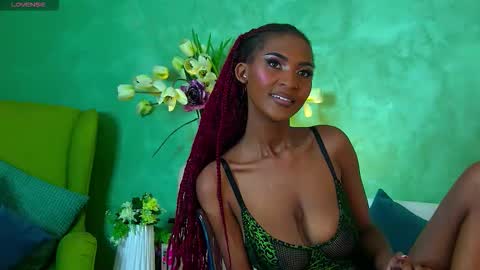 Snapshot of izzie_sugar chatting on October 15, 2025, 7:14 pm Sugar Babe online show from October 15, 2025, 7:14 pm