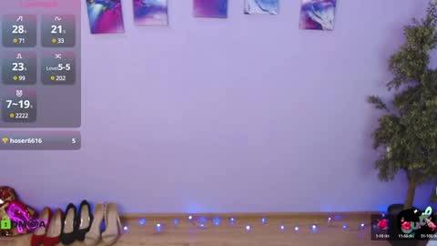 Snapshot of izzy_cam chatting on December 22, 2024, 5:23 am Queen of nylon Victoria online show from December 22, 2024, 5:23 am