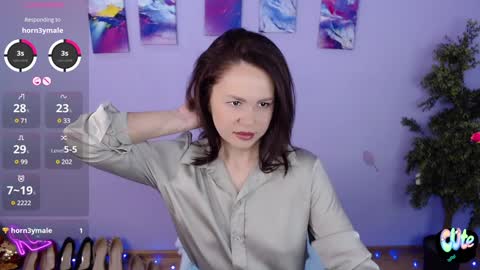 Snapshot of izzy_cam chatting on February 2, 2025, 5:21 am Queen of nylon Victoria online show from February 2, 2025, 5:21 am