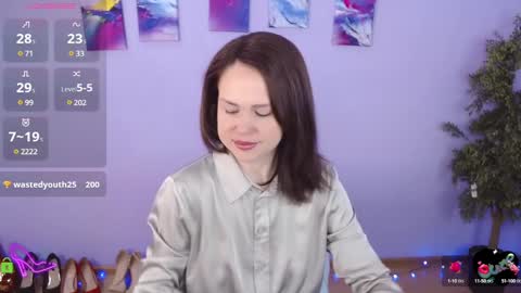 Snapshot of izzy_cam chatting on February 13, 2025, 5:26 am Queen of nylon Victoria online show from February 13, 2025, 5:26 am