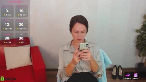 Snapshot of izzy_cam chatting on September 15, 2025, 5:18 am Queen of nylon Victoria online show from September 15, 2025, 5:18 am