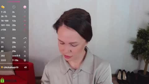 Snapshot of izzy_cam chatting on October 17, 2025, 5:21 am Queen of nylon Victoria online show from October 17, 2025, 5:21 am