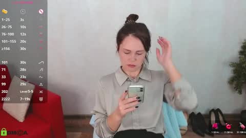 Snapshot of izzy_cam chatting on October 27, 2025, 4:49 am Queen of nylon Victoria online show from October 27, 2025, 4:49 am